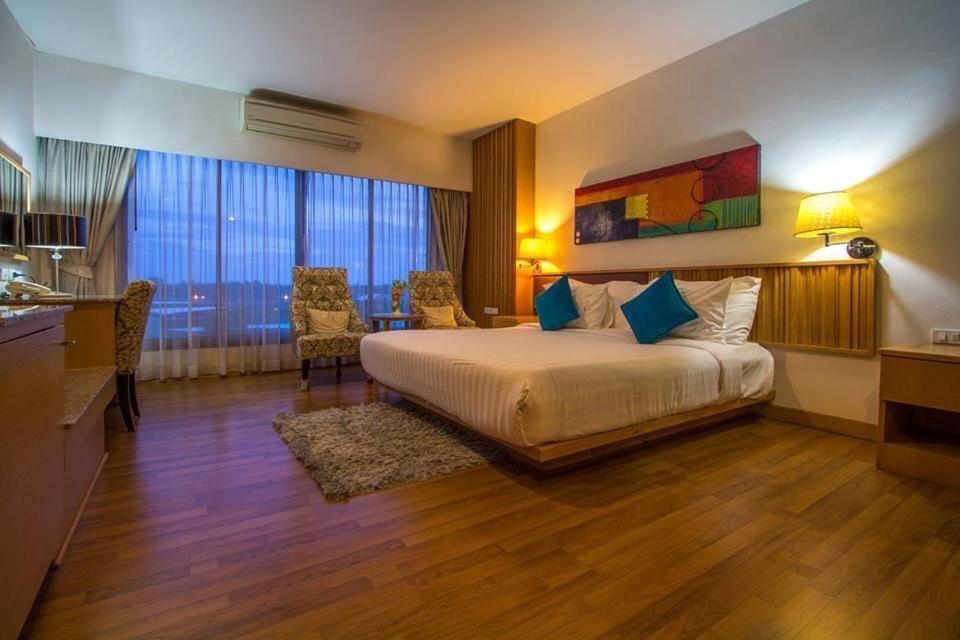 Mamaison Hotel Buriram Extérieur photo