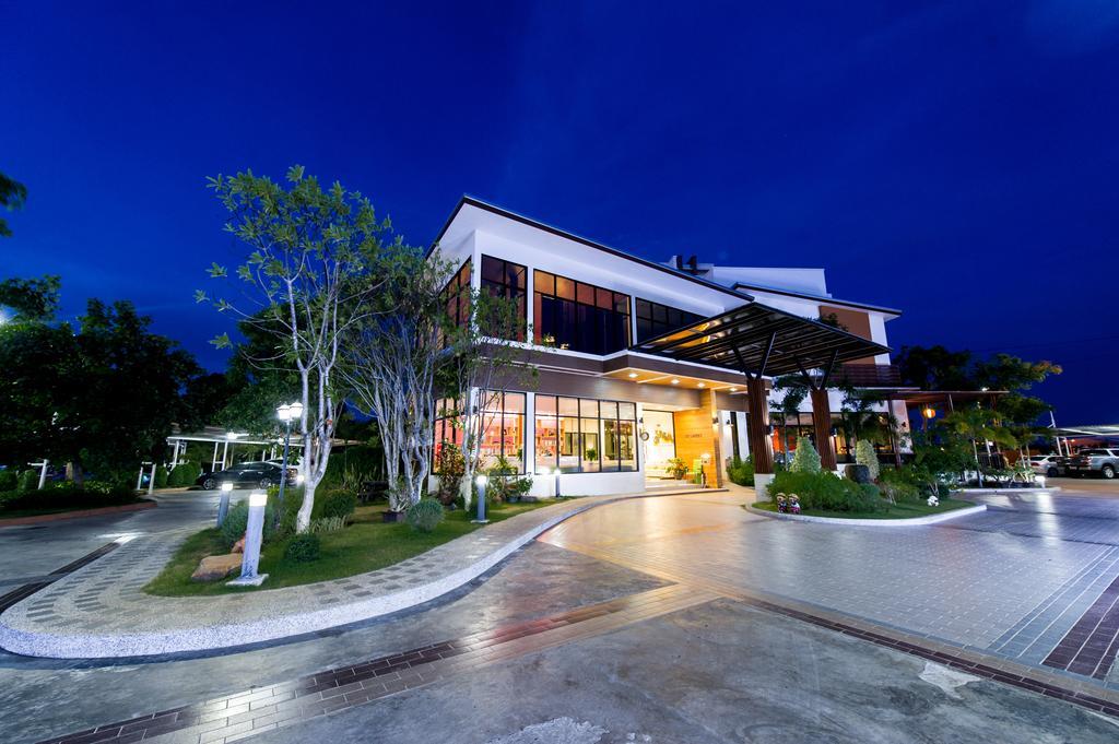 Mamaison Hotel Buriram Extérieur photo