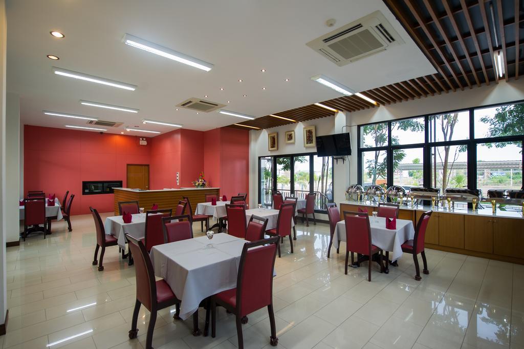 Mamaison Hotel Buriram Extérieur photo