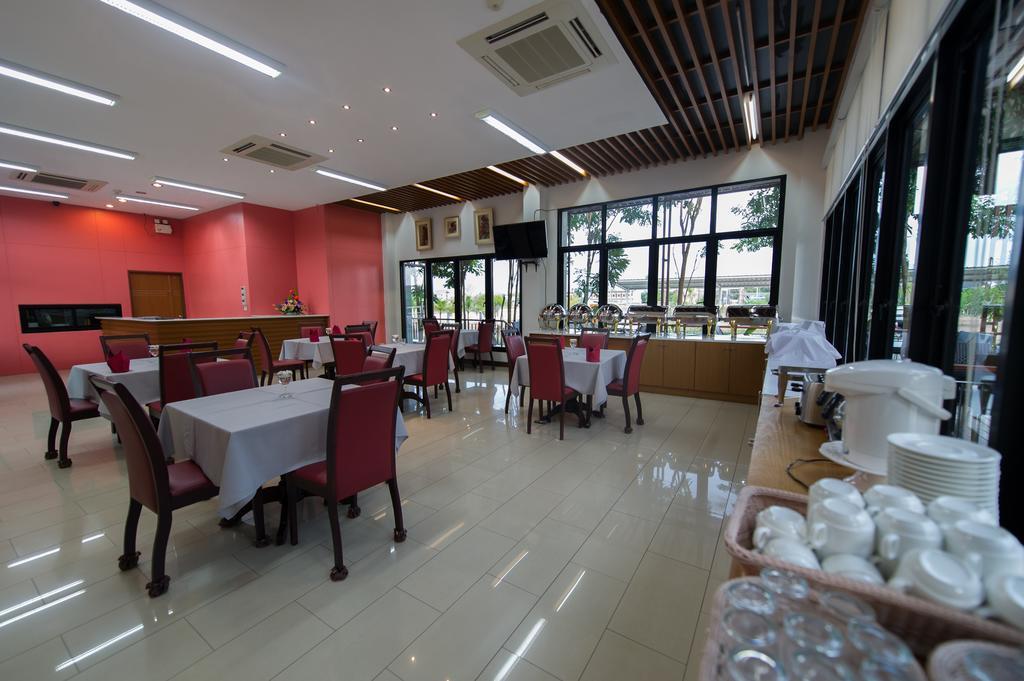 Mamaison Hotel Buriram Extérieur photo