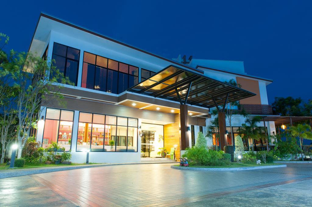 Mamaison Hotel Buriram Extérieur photo