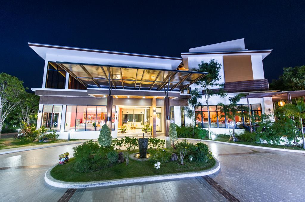 Mamaison Hotel Buriram Extérieur photo